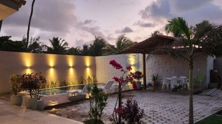 Piscina ao entardecer